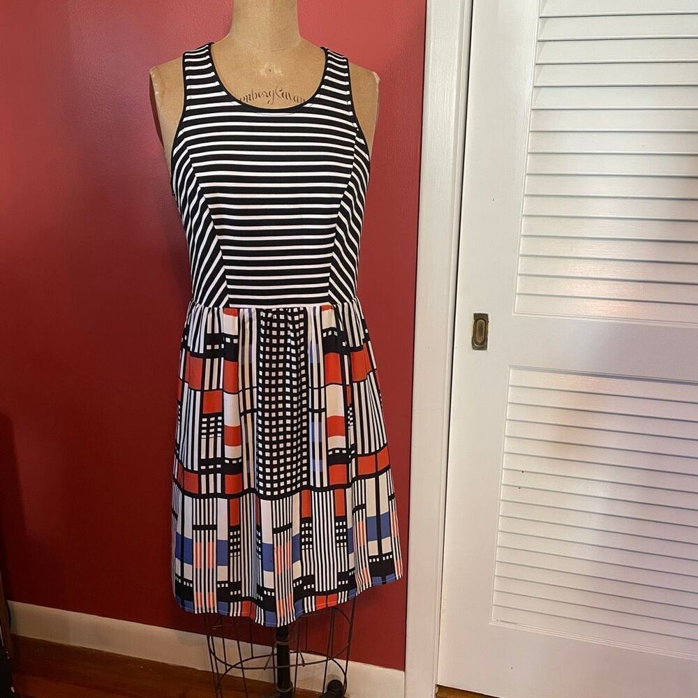 HARLYN | black & white geometric fit & flare dress S